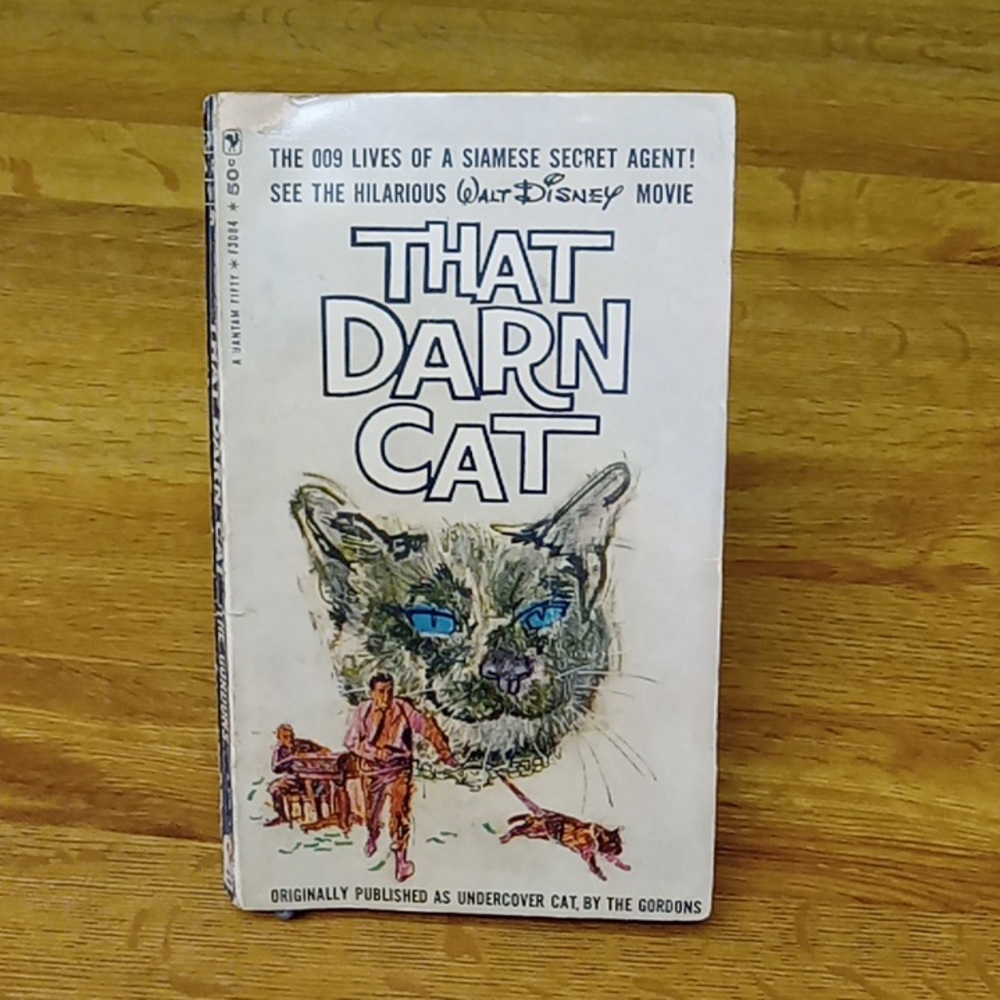 That Darn Cat by The Gordons 1965 Walt Disney movie production V- PAPERBACK BOOK